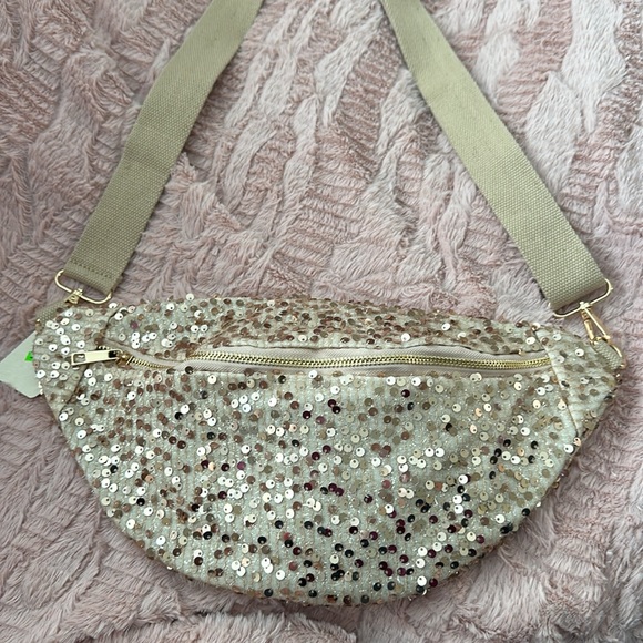 New Crossbody Bag, Fanny Pack with 2 pockets - Picture 5 of 7